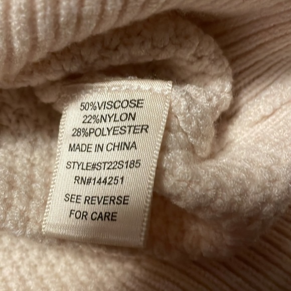 🚫SOLD🚫 Sweater Vest - Picture 8 of 10